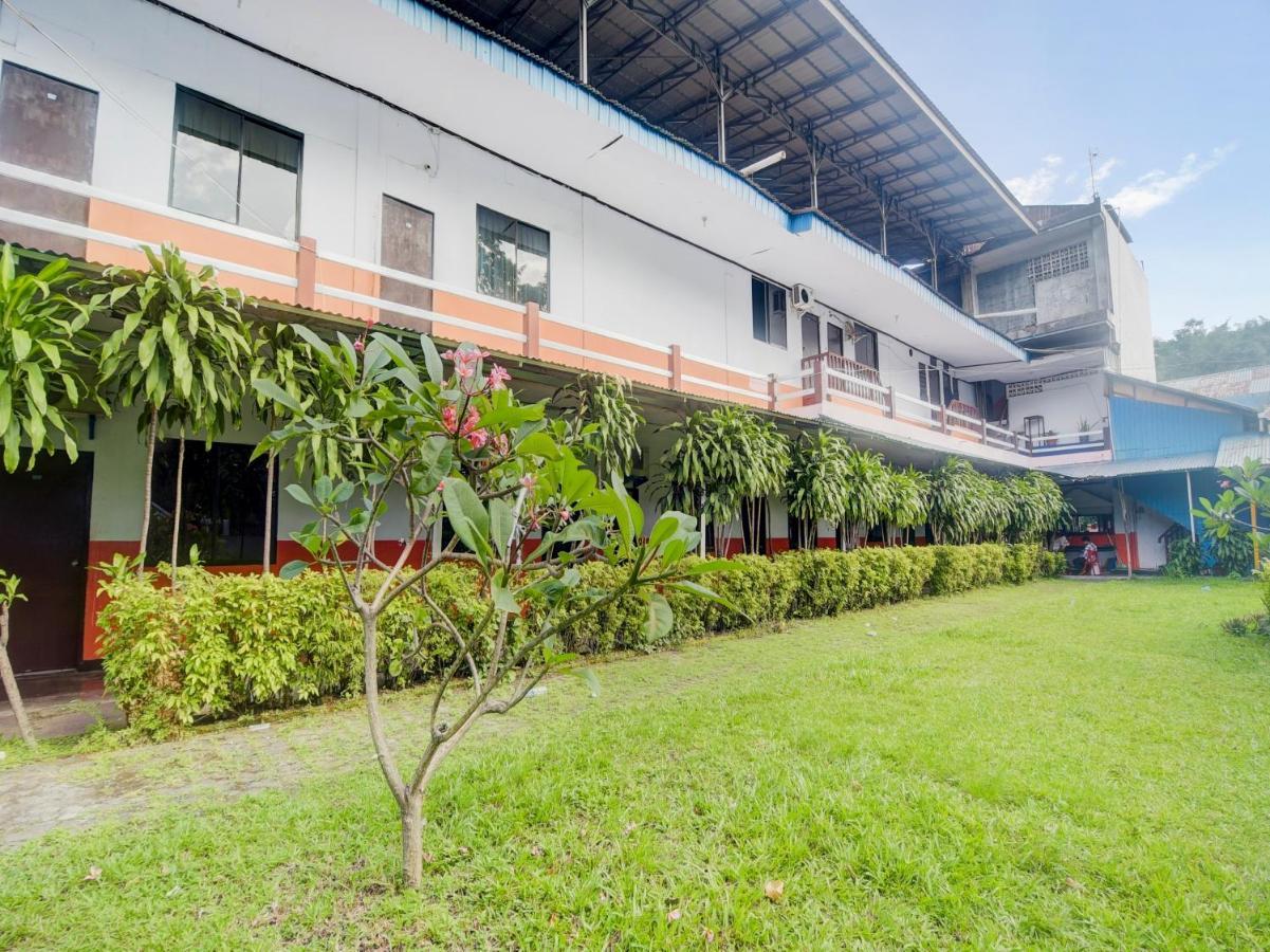 Hotel Oyo 3424 Bitung Plaza 2*